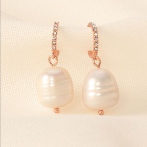 Stella & Dot Modern Bohemian Pearl Huggies 😍